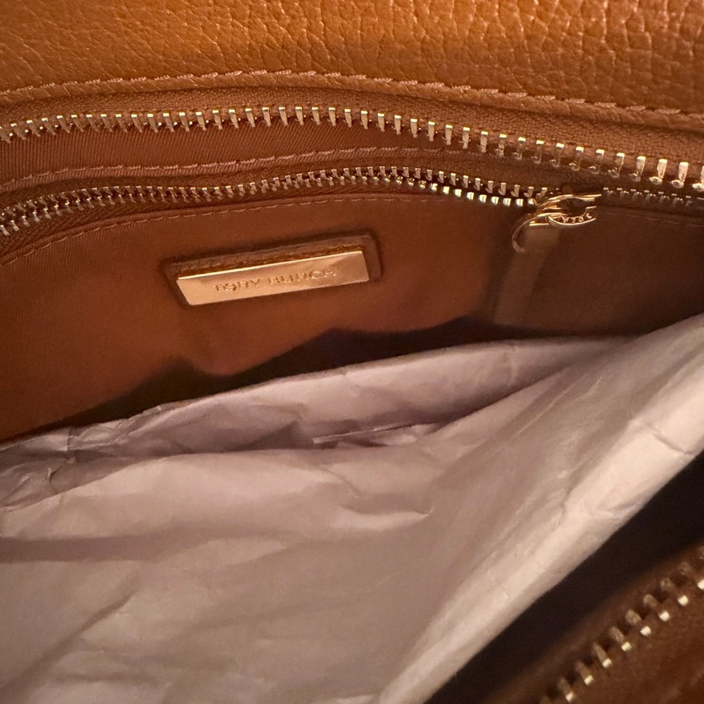 NWT Tory Burch Tan Leather Crossbody with Gold Details - Picture 5 of 8